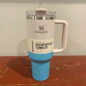 SOLD! Stanley Quencher 40oz Pool Ombre